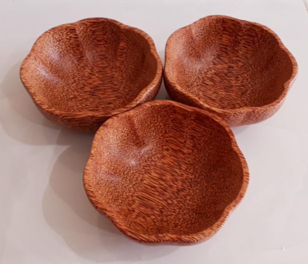 Tô gỗ dừa mỹ nghệ hình hoa