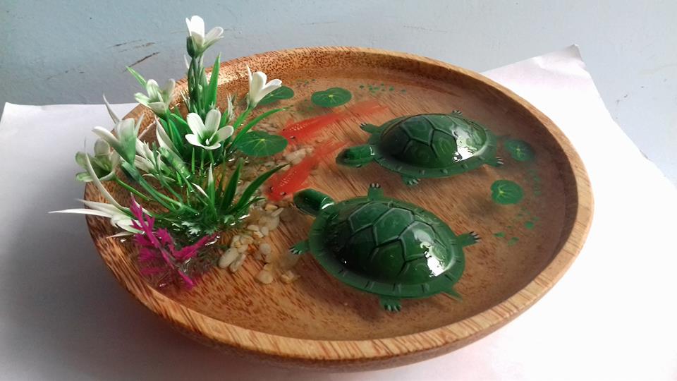 vẽ tranh cá 3D trên dĩa gỗ dừa mỹ nghệ 